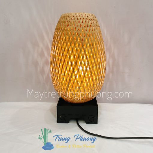 Đèn để bàn mây tre